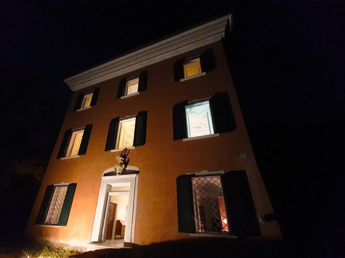 Villa De Benedetti Сарцана Екстериор снимка