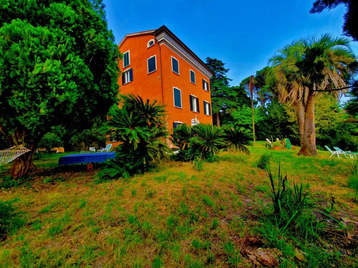 Villa De Benedetti Сарцана Екстериор снимка